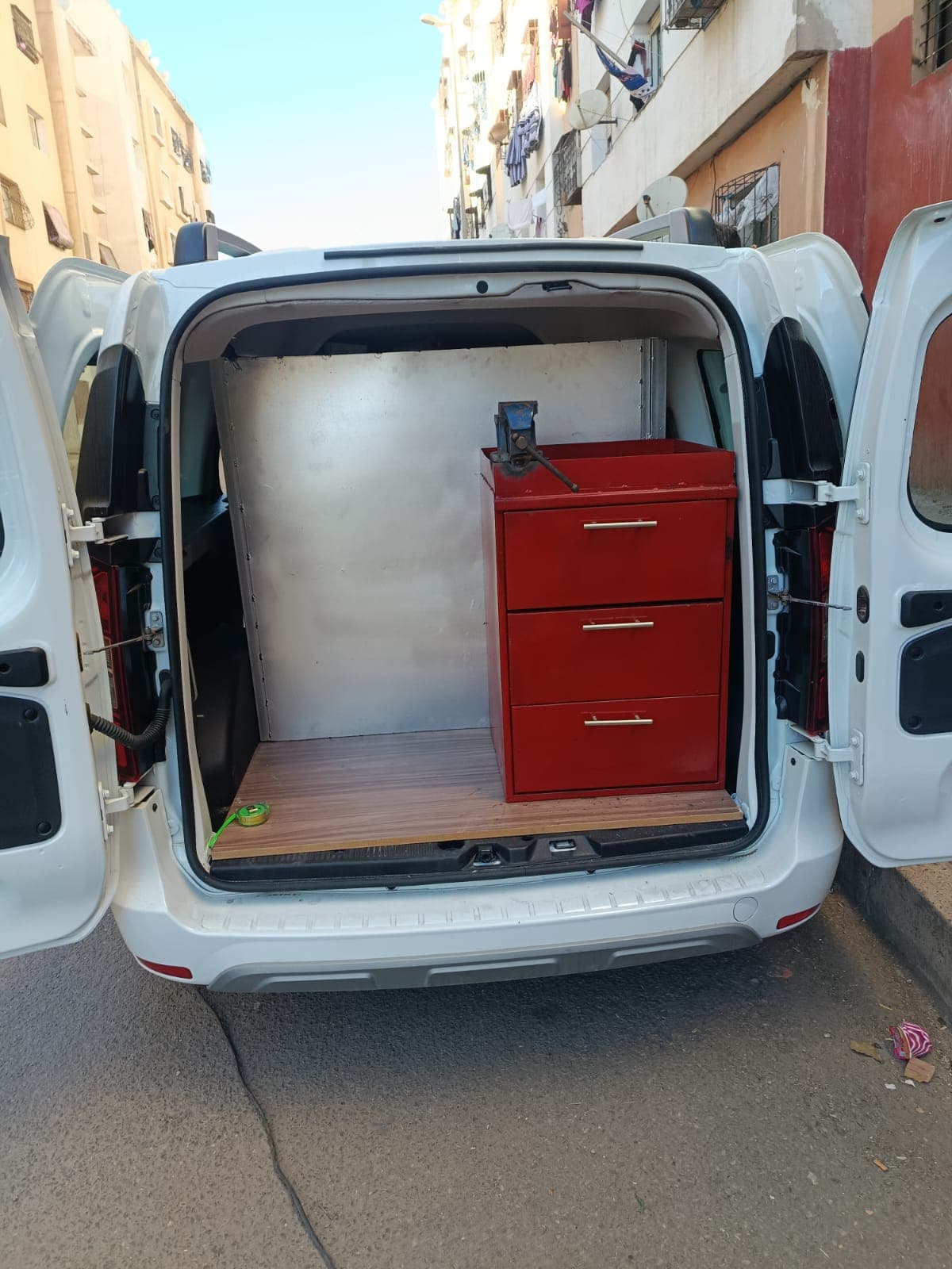 Établi rouge du fourgon mecanique a domicile à Casablanca et Berrechid